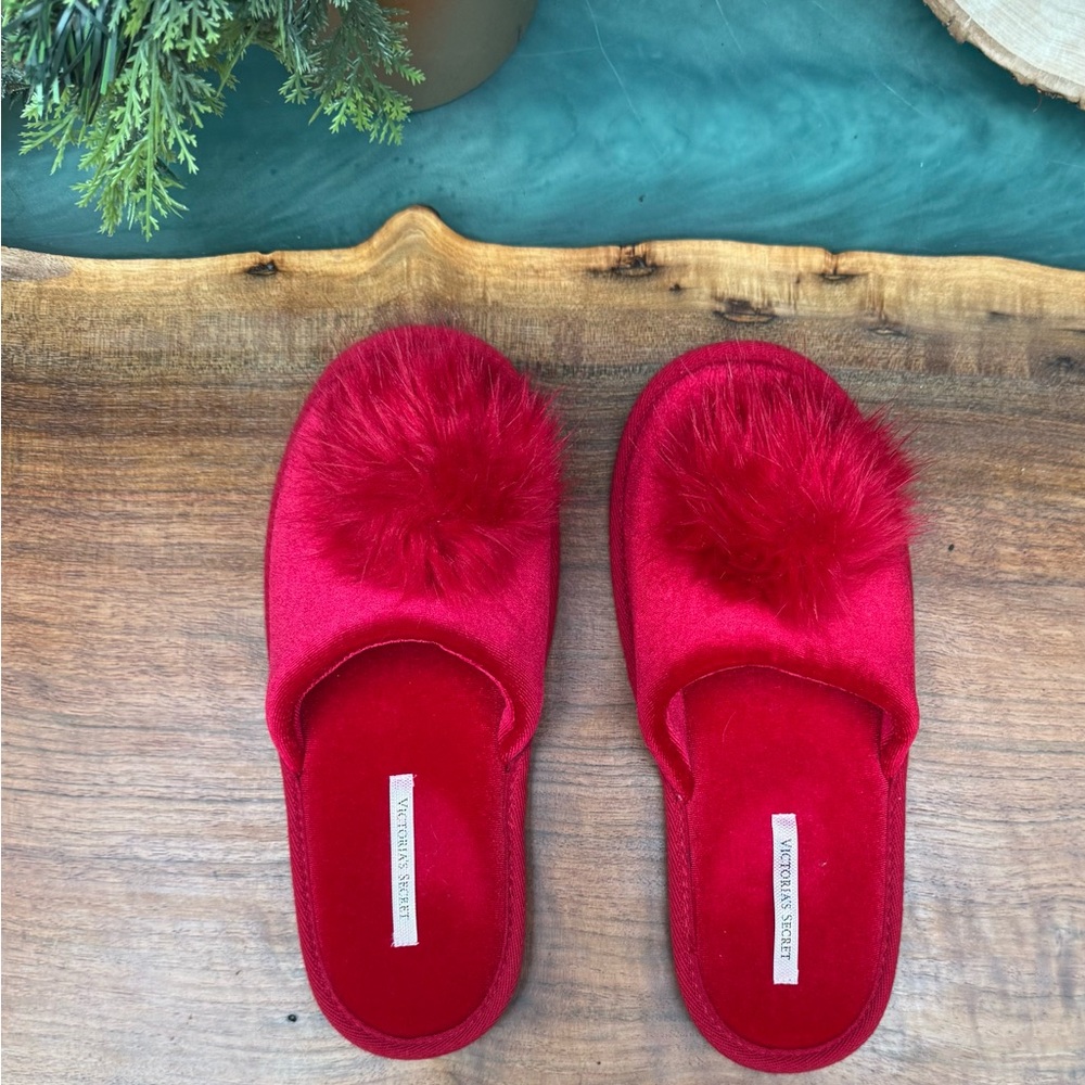 Victoria’s Secret Red Pom Pom Slippers • NWT • Holiday Cozy